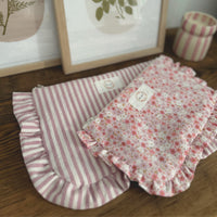 Pochette à froufrous