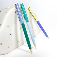 L'ensemble de stylos à bille