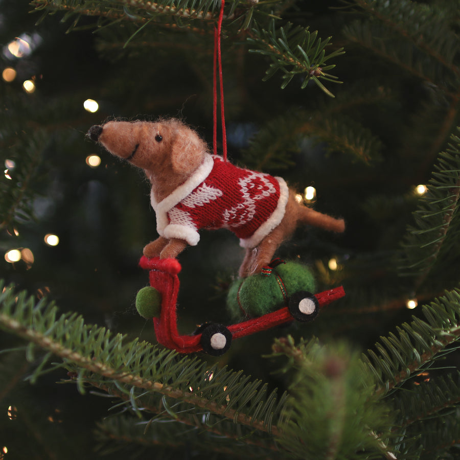 Ornement en feutre - Lilibet à trottinette