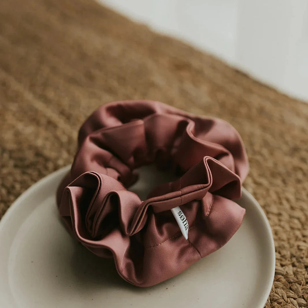 Chouchou à volants en satin - Rose vintage