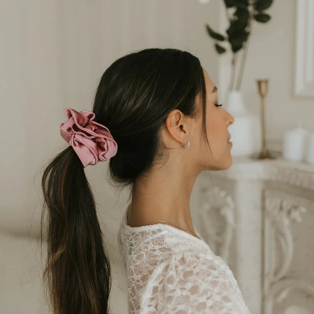 Chouchou à volants en satin - Rose vintage