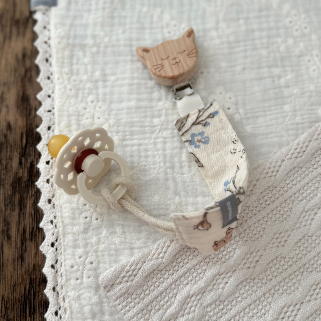 Attache-suce en mousseline