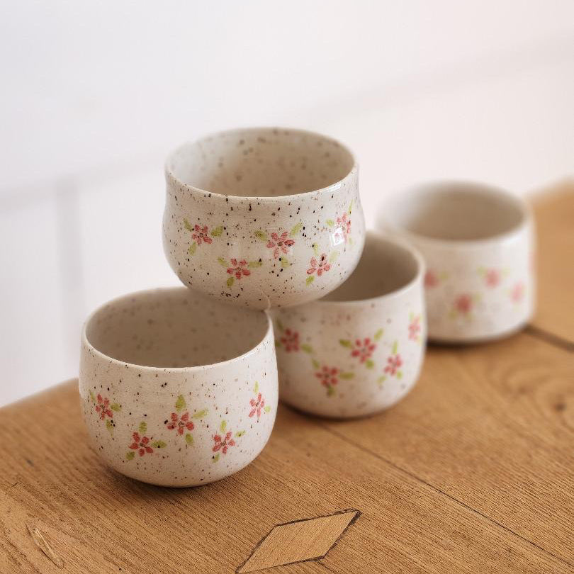 Gobelet fleuri en céramique