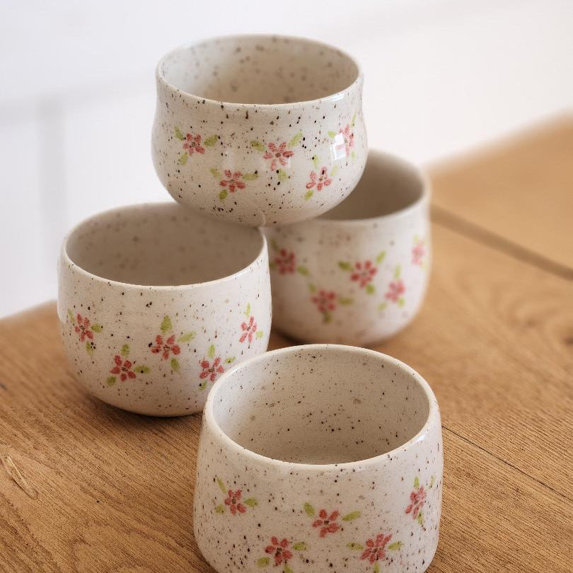 Gobelet fleuri en céramique