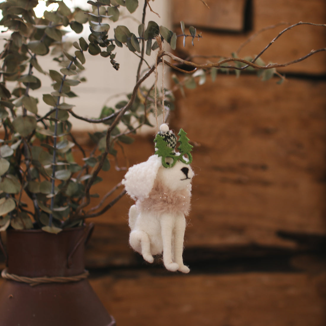 Ornement en feutre - Coton le chien blanc