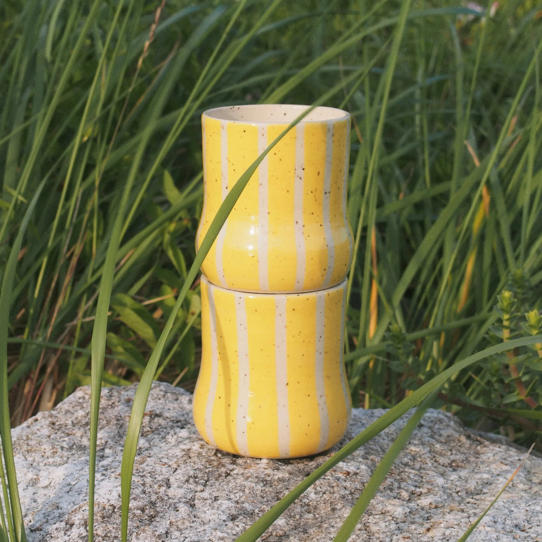 Tasse bombée rayée - Jaune