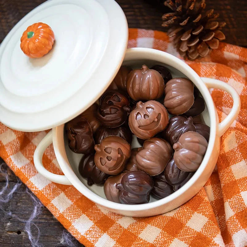Boîte de citrouilles plein chocolat