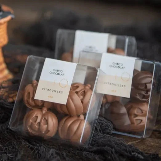 Boîte de citrouilles plein chocolat